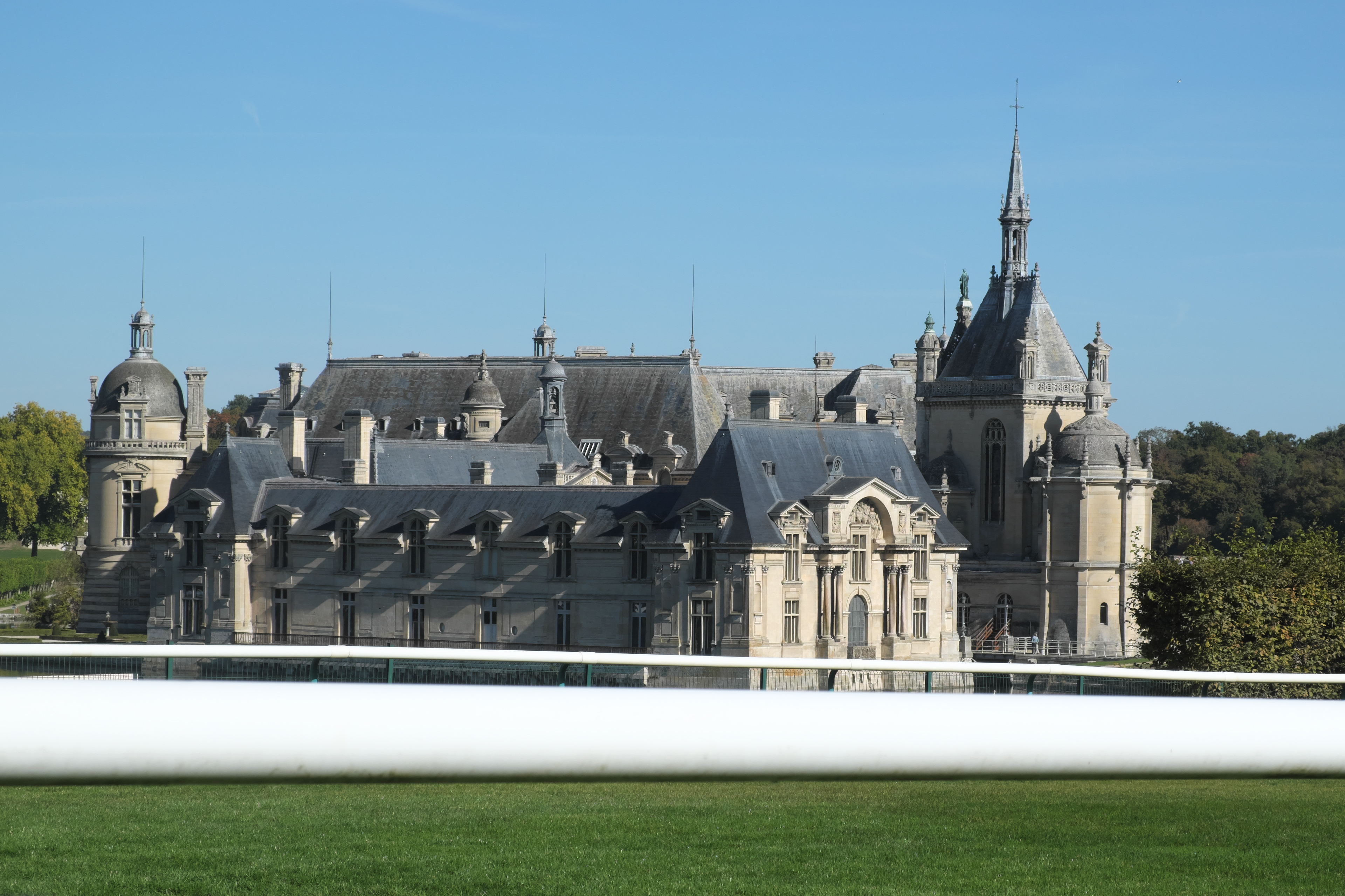 Französischer Jockey feiert Sieg